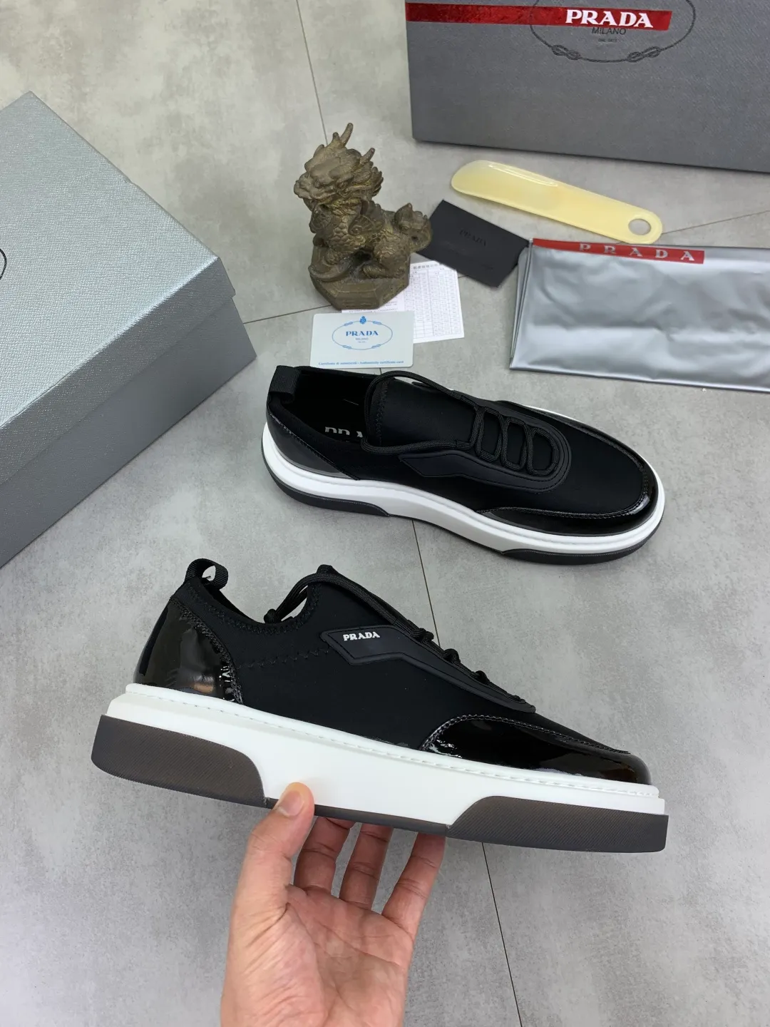 Men's men's shoes 💰P542💰 [New style] popular models are on the official website, 🆘 The trendy brand (Prada) mainly promotes popular models, avant-garde and versatile fashionable men's shoes private version mold opening, cowhide surface splicing 1:1.. Fashionable and simple, original imported cowhide lining cowhide feet; the atmosphere and personality are more fashionable, eye-catching and pursuing class. It will subvert the old idea and be a must-have for fashionistas with you! Must keep it! Tall and comfortable, large and low, high-end quality workmanship. Size: 38-44 3️⃣colors available.